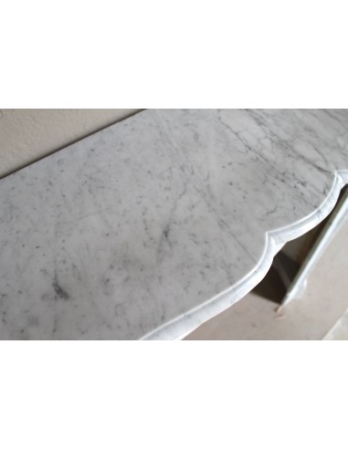 Camino antico Luigi XV "Pompadour" Pied Galbé in marmo bianco proposto a prezzo scontato, in offerta.