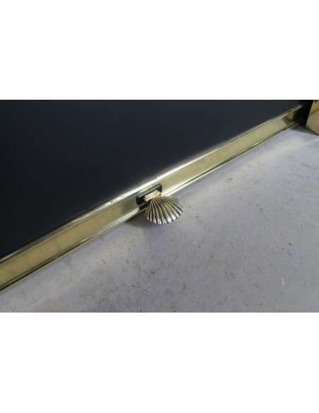 Eccezionale camino Luigi XV "Trois Coquilles" in raro ed affascinante marmo Paonazzetto con controcuore dorato d'origine.