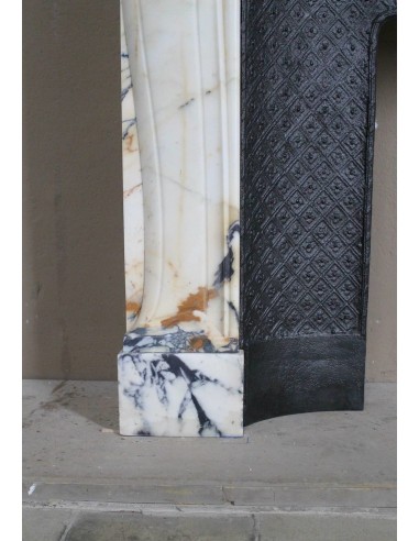 Camino barocco in marmo Calacatta Oro Gold provvisto di controcuore in ghisa d'arte originale