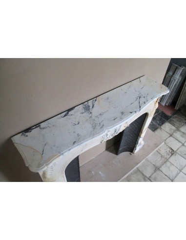 Camino barocco in marmo Calacatta Oro Gold provvisto di controcuore in ghisa d'arte originale