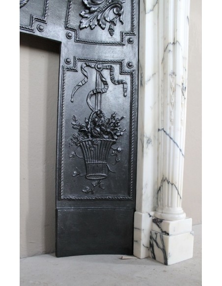 232 AG SOPRAFFINO CAMINO LUIGI XVI "MACARON" A COLONNE IN STREPITOSO MARMO STATUARIO PAONAZZETTO, PROVVISTO DI CONTROCUORE