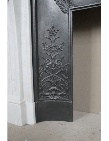 Camino antico Neoclassico "Macaron" con dettagli scultorei floreali raffinatissimi, in marmo Bianco Carrara.