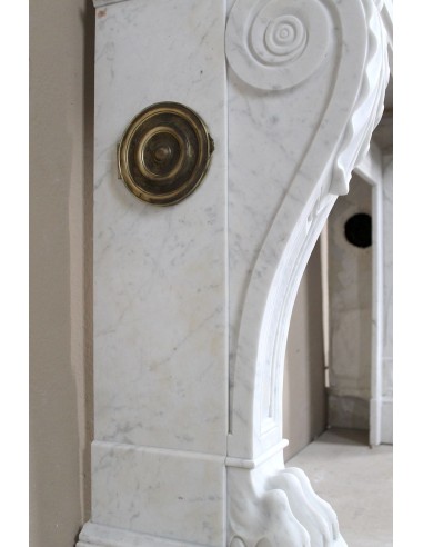 Camino antico in marmo bianco di Carrara "griffe de Lion" proposto a prezzo scontato, in offerta. Grande occasione.