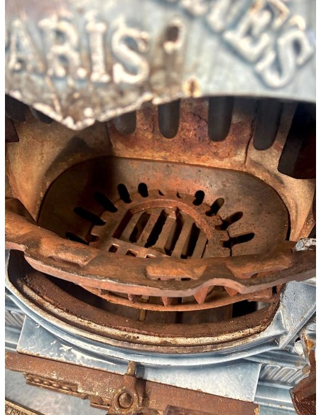 Caminetto antico o meglio stufa antica Deville, modello chiamato "La Chatte", in ghisa e ghisa smaltata di colore celeste, blu.