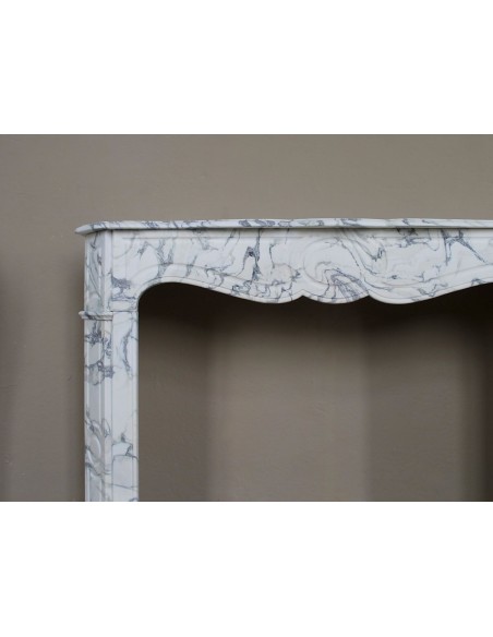 Caminetto barocco antico Pompadour Plat in marmo bianco venato Calacatta Verde