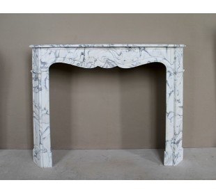 Caminetto barocco antico Pompadour Plat in marmo bianco venato Calacatta Verde