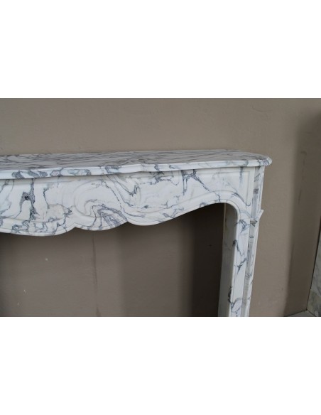 Caminetto barocco antico Pompadour Plat in marmo bianco venato Calacatta Verde