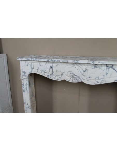 Caminetto barocco antico Pompadour Plat in marmo bianco venato Calacatta Verde