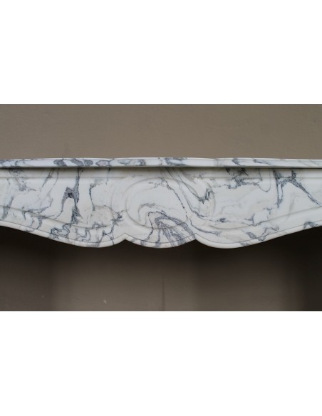 Caminetto barocco antico Pompadour Plat in marmo bianco venato Calacatta Verde