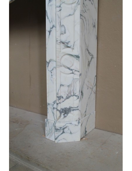 Caminetto barocco antico Pompadour Plat in marmo bianco venato Calacatta Verde
