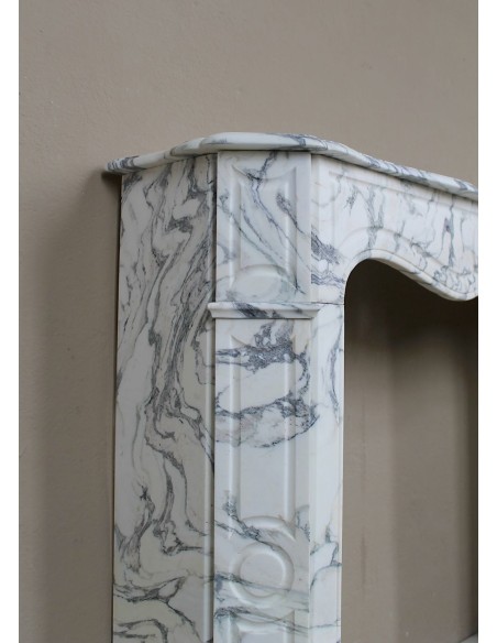 Caminetto barocco antico Pompadour Plat in marmo bianco venato Calacatta Verde