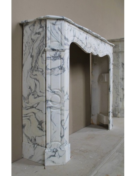 Caminetto barocco antico Pompadour Plat in marmo bianco venato Calacatta Verde
