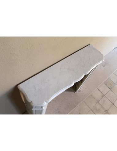 Caminetto antico in marmo Bianco Carrara detto "Pompadour Plat", dalle linee barocche, leggere, intramontabili.