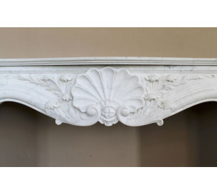 Camino antico barocco “Fiorentino”, finemente scolpito in marmo Bianco Carrara “Puro”, con ricchi decori floreali 2