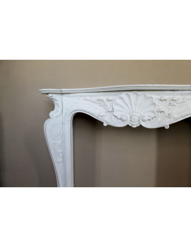 Camino antico barocco “Fiorentino”, finemente scolpito in marmo Bianco Carrara “Puro”, con ricchi decori floreali