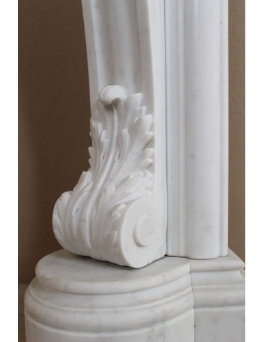Camino antico barocco “Fiorentino”, finemente scolpito in marmo Bianco Carrara “Puro”, con ricchi decori floreali