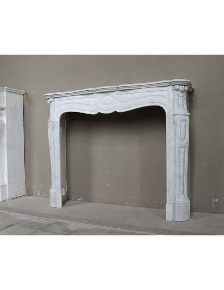 067 CAMINETTO LUIGI XV "POMPADOUR PIED GALBÉ" IN MARMO BIANCO CARRARA