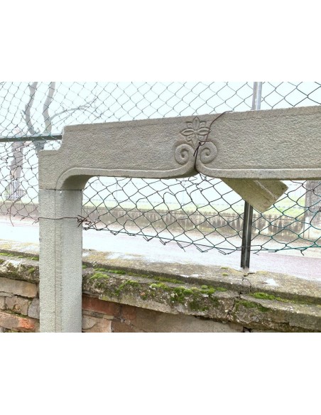 946 OCC PICCOLO E GRAZIOSO CAMINETTO SCOLPITO A MANO IN PIETRA DI  SARNICO