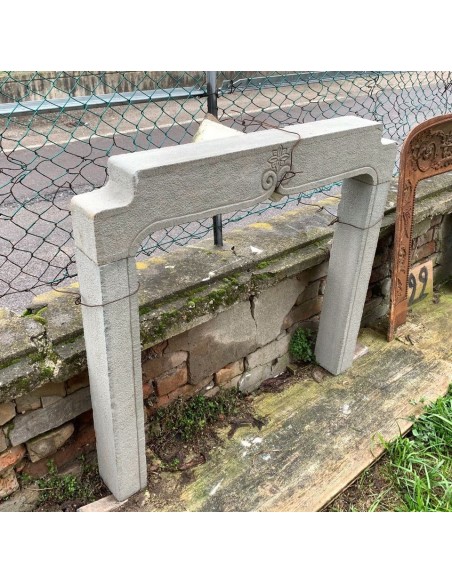 946 OCC PICCOLO E GRAZIOSO CAMINETTO SCOLPITO A MANO IN PIETRA DI  SARNICO