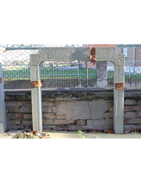 946 OCC PICCOLO E GRAZIOSO CAMINETTO SCOLPITO A MANO IN PIETRA DI  SARNICO