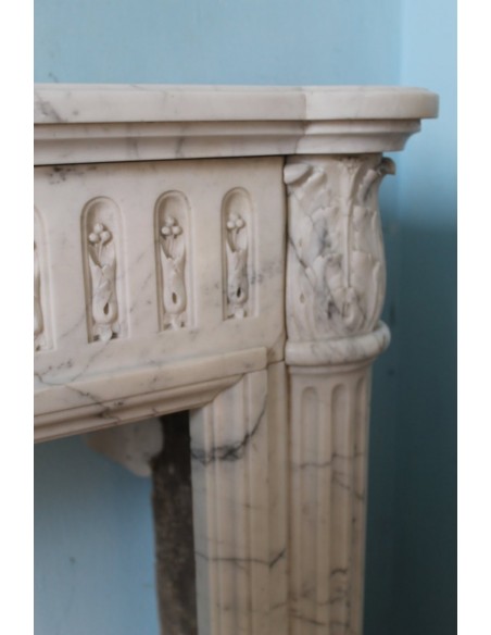 211 AG ELEGANTISSIMO CAMINO "FLAMMECHES" IN MARMO VENATINO CARRARA