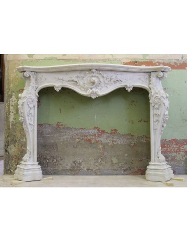 Eccezionale camino Liberty e Barocco scolpito in marmo Statuario di Carrara. Un pezzo unico, introvabile, meraviglioso.
