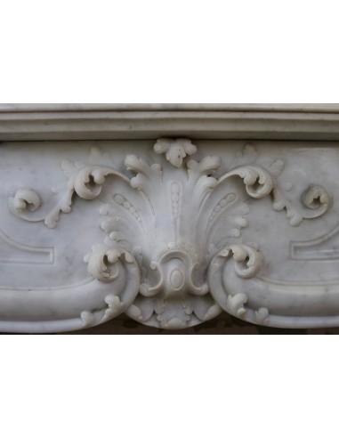 Cornice da camino in marmo Bianco Carrara, antica e di stile barocco.