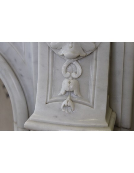 010 AG MONUMENTALE CAMINO LUIGI XV "BOUCLES DE MER" IN MARMO BIANCO DI CARRARA