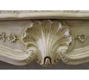 Camino antico in pietra, di stile Luigi XV o "Transizione", scolpito in Pierre Dorée e d'epoca ottocentesca. 2