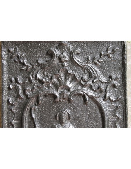 109 PIASTRA IN GHISA ARTISTICA DALLA RARA ELEGANZA
