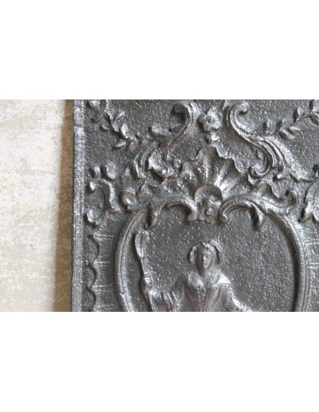 109 PIASTRA IN GHISA ARTISTICA DALLA RARA ELEGANZA