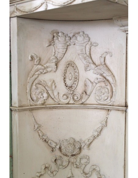 1003 AG IMPORTANTE E FIRMATISSIMO CAMINO IN ESSENZA DI PINO E STUCCHI D'ARTE