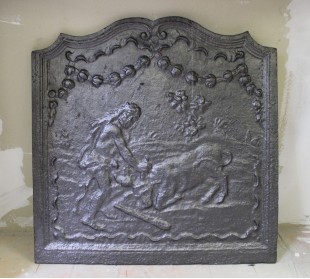 146 PIASTRA IN GHISA RAFFIGURANTE UNA DELLE FATICHE DI...