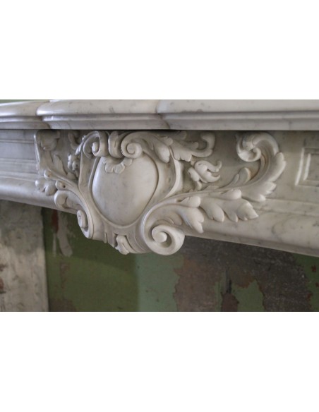 008 AG IMPORTANTE CAMINO LUIGI XIV "MUSTACHES" SCOLPITO IN MARMO BIANCO DI CARRARA