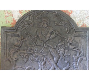 139 GRANDE PIASTRA A CAPPELLO DI GENDARME RAFFIGURANTE PAN 2