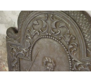 127 PIASTRA IN GHISA D'ARTE RAFFIGURANTE LA PULZELLA... 2