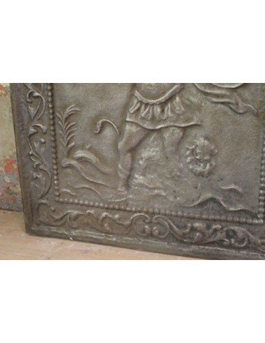 127 PIASTRA IN GHISA D'ARTE RAFFIGURANTE LA...