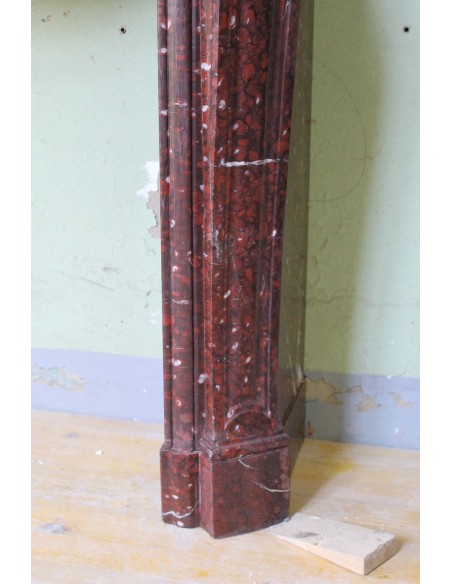 028 CAMINETTO LUIGI XV AMÉLIORÉ SCOLPITO IN MARMO ROUGE GRIOTTE