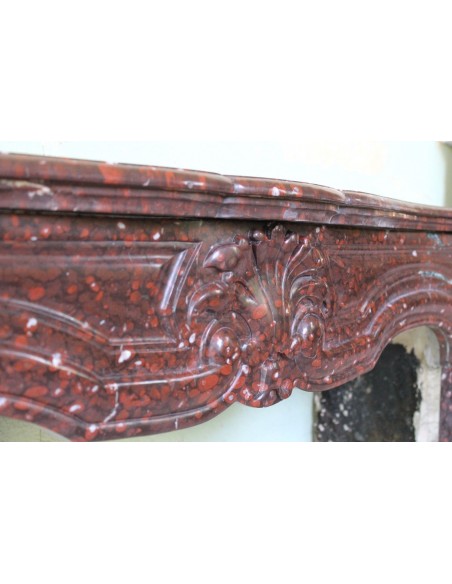 028 CAMINETTO LUIGI XV AMÉLIORÉ SCOLPITO IN MARMO ROUGE GRIOTTE