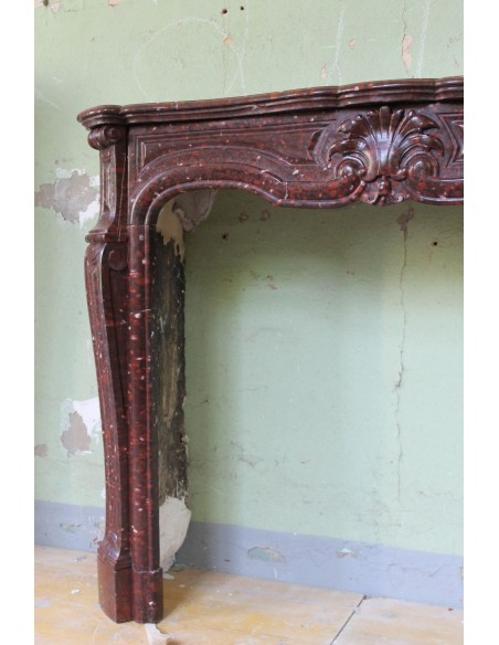028 CAMINETTO LUIGI XV AMÉLIORÉ SCOLPITO IN MARMO ROUGE GRIOTTE
