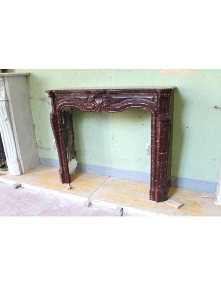 028 CAMINETTO LUIGI XV AMÉLIORÉ SCOLPITO IN MARMO ROUGE GRIOTTE