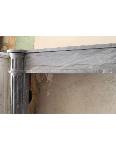 210 CAMINETTO LUIGI XVI A COLONNA SCOLPITO IN MARMO BARDIGLIO IMPERIALE