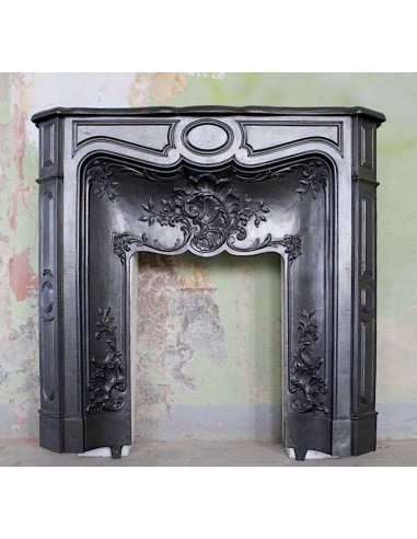 Cornice da caminetto antica in fusione di ghisa artistica, raffinato ed elegante, alternativo al camino in marmo