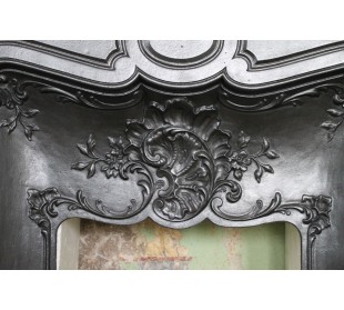 Cornice da caminetto antica in fusione di ghisa artistica, raffinato ed elegante, alternativo al camino in marmo 2