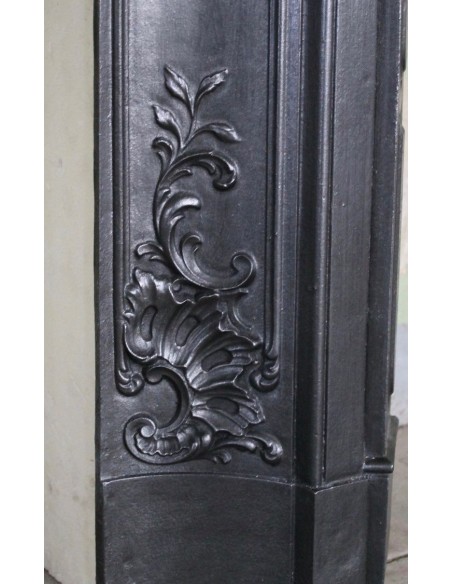 003GH CAMINETTO LARCHER "NAUTILUS" IN GHISA D'ARTE PROVVISTO DEL SUO PIANALE ANCH'ESSO IN GHISA D'ARTE