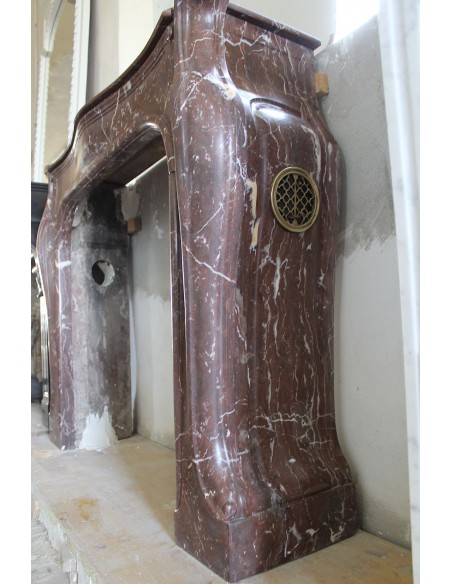 600 AG OPERA DI LOUIS MAJORELLE, CAMINO ART NOUVEAU SCOLPITO IN MARMO ROUGE ROYAL "VERSAILLES"