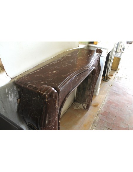 600 AG OPERA DI LOUIS MAJORELLE, CAMINO ART NOUVEAU SCOLPITO IN MARMO ROUGE ROYAL "VERSAILLES"