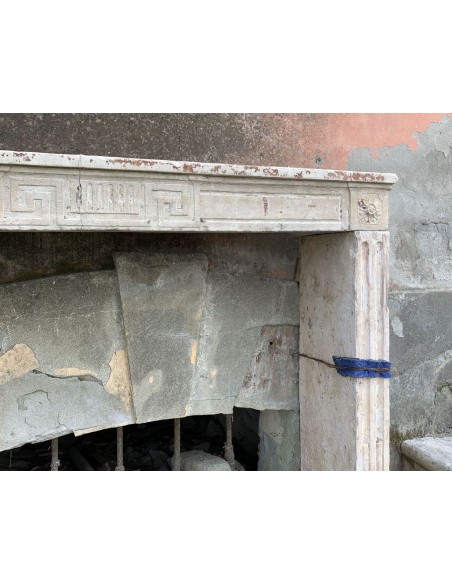 908 CAMINO LUIGI XVI D'EPOCA IN PIERRE DU BEAUJOLAIS