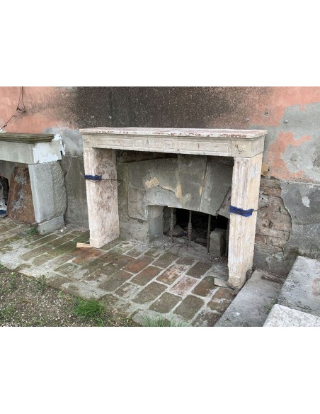 908 CAMINO LUIGI XVI D'EPOCA IN PIERRE DU BEAUJOLAIS