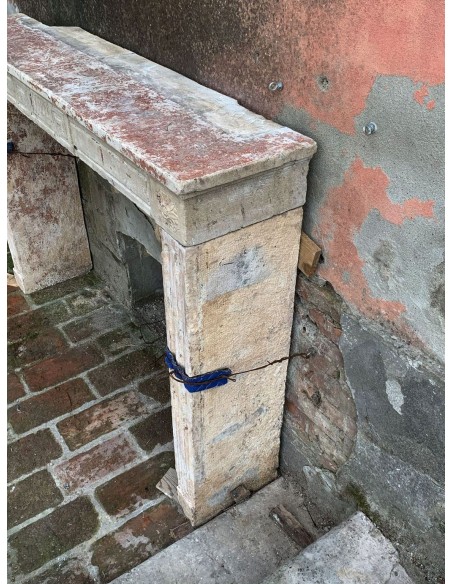 908 CAMINO LUIGI XVI D'EPOCA IN PIERRE DU BEAUJOLAIS